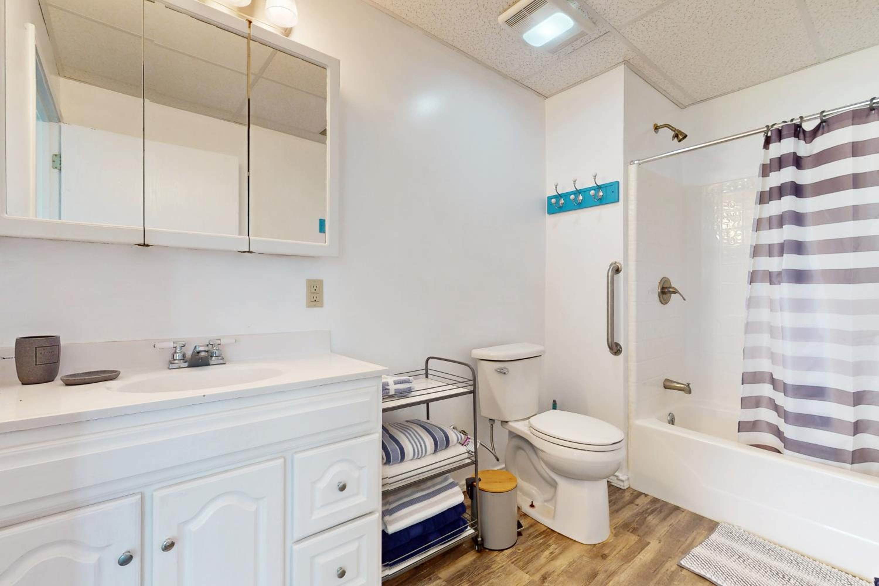 Bay Views and Beach Access Ingleside Getaway