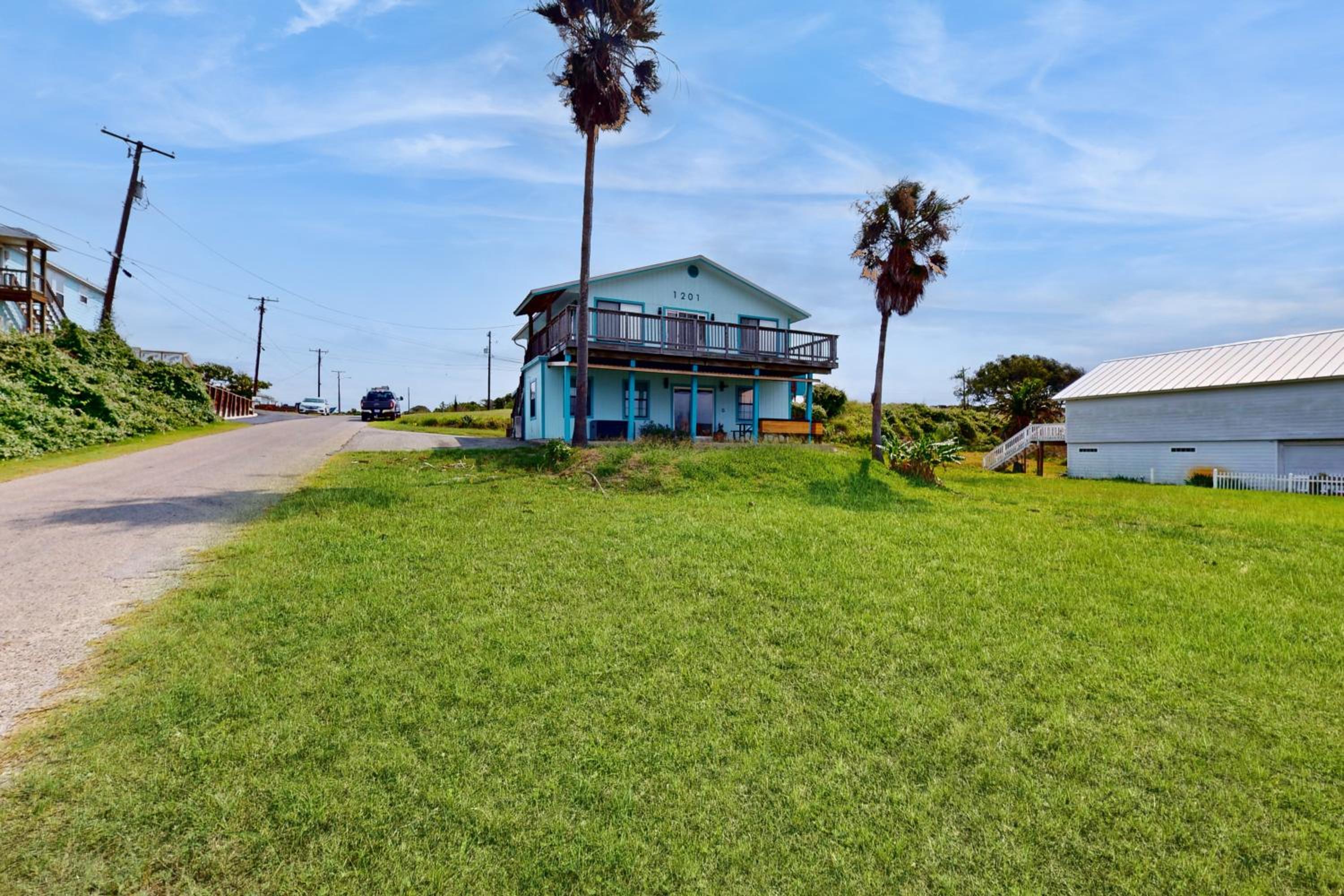 Bay Views and Beach Access Ingleside Getaway