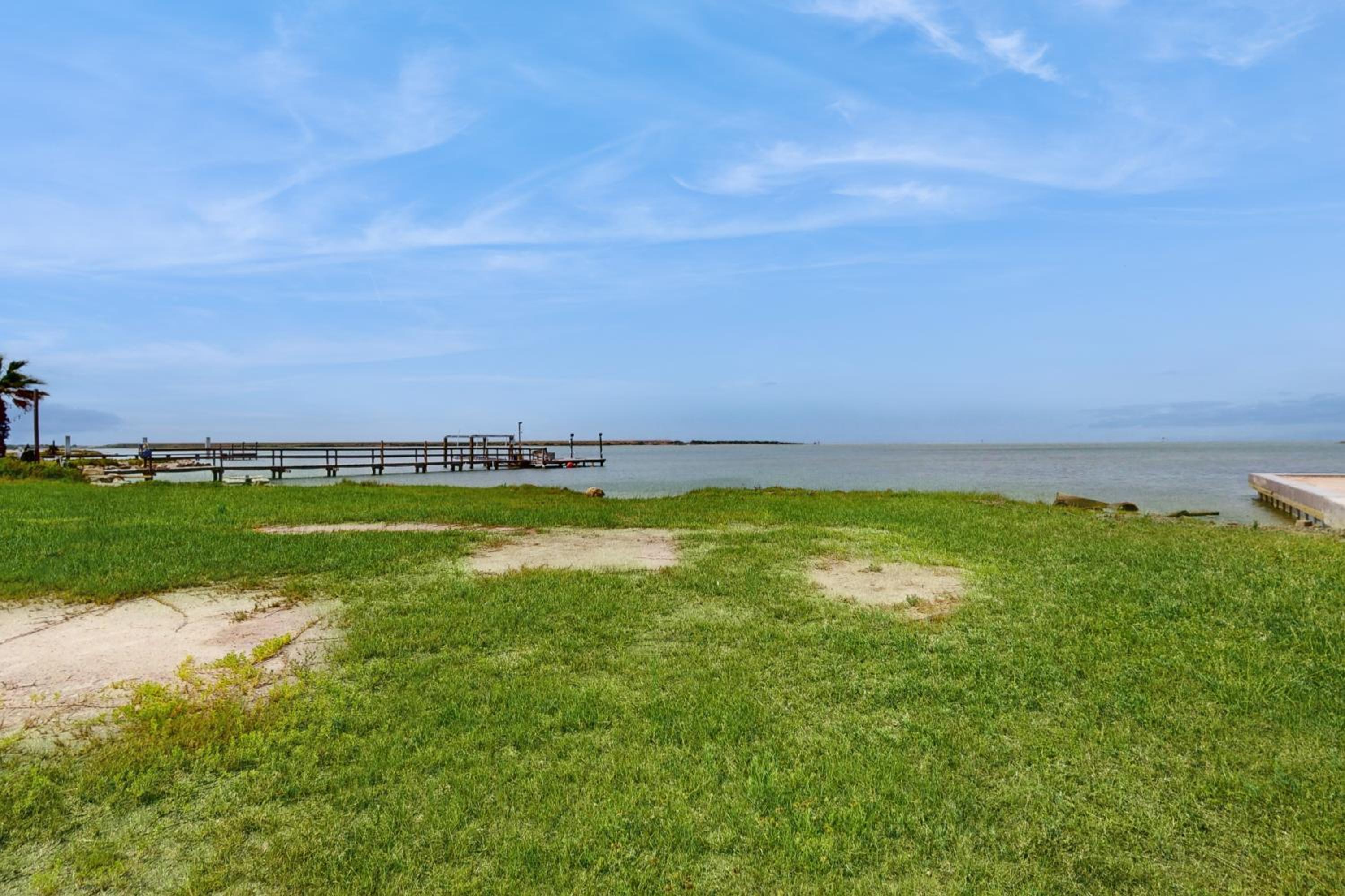 Bay Views and Beach Access Ingleside Getaway