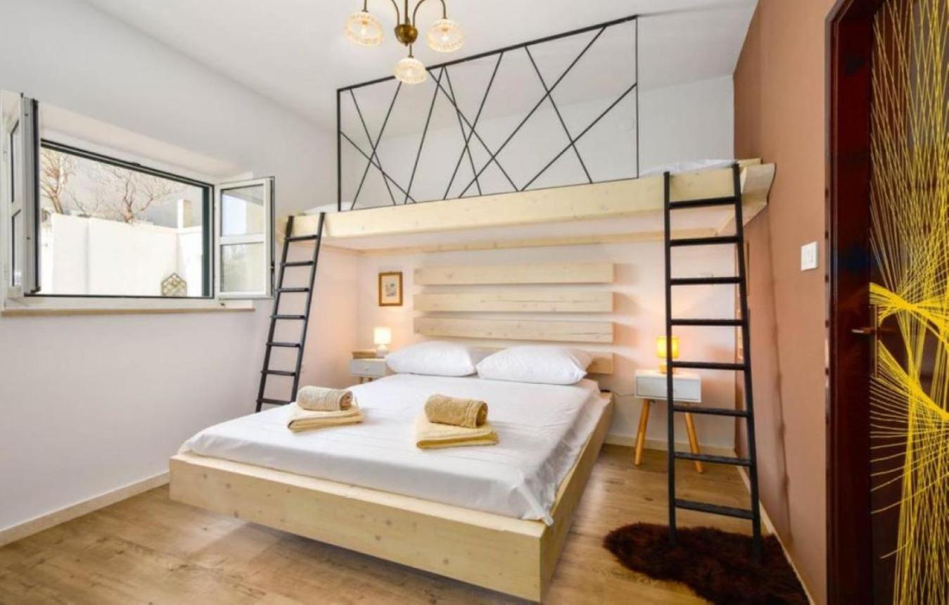 Apartment Sanja- 25m from sandy beach view 3