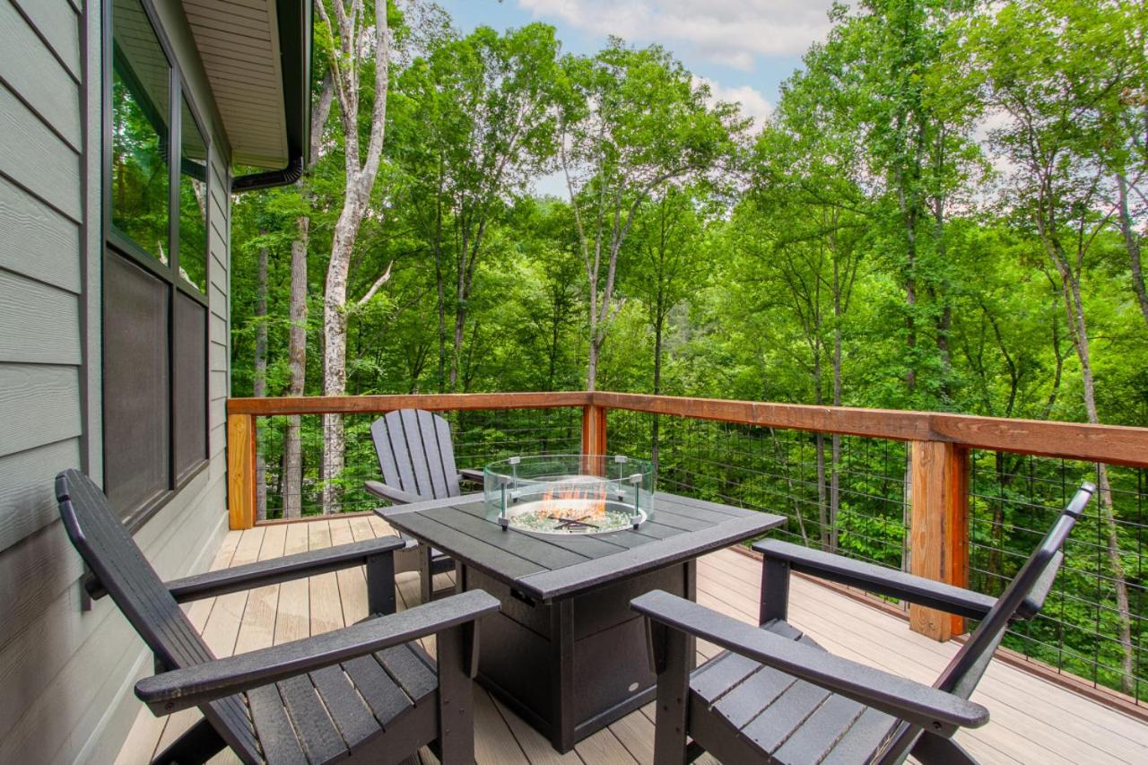 Townsend Gem: Retreat with Hot Tub & Fire Pit