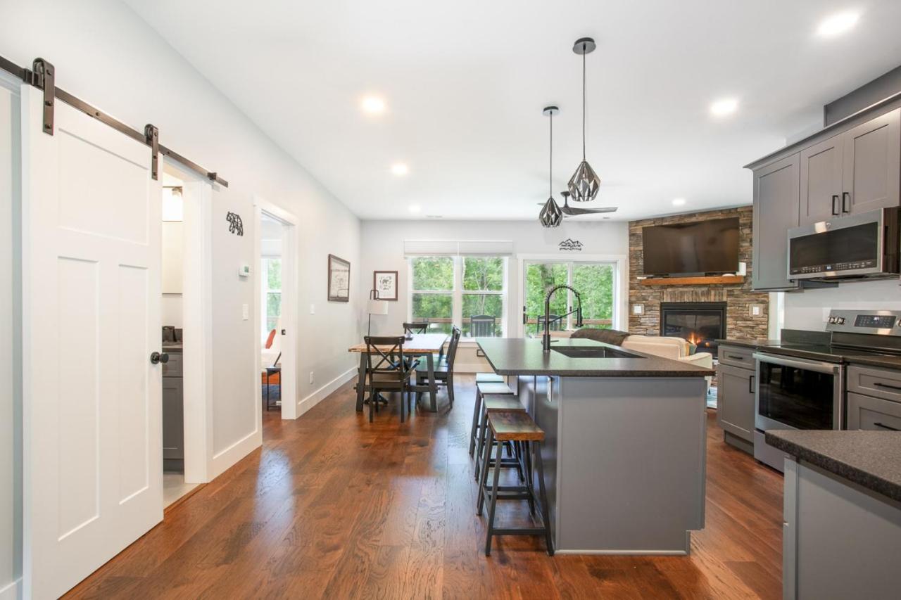 Townsend Gem: Retreat with Hot Tub & Fire Pit
