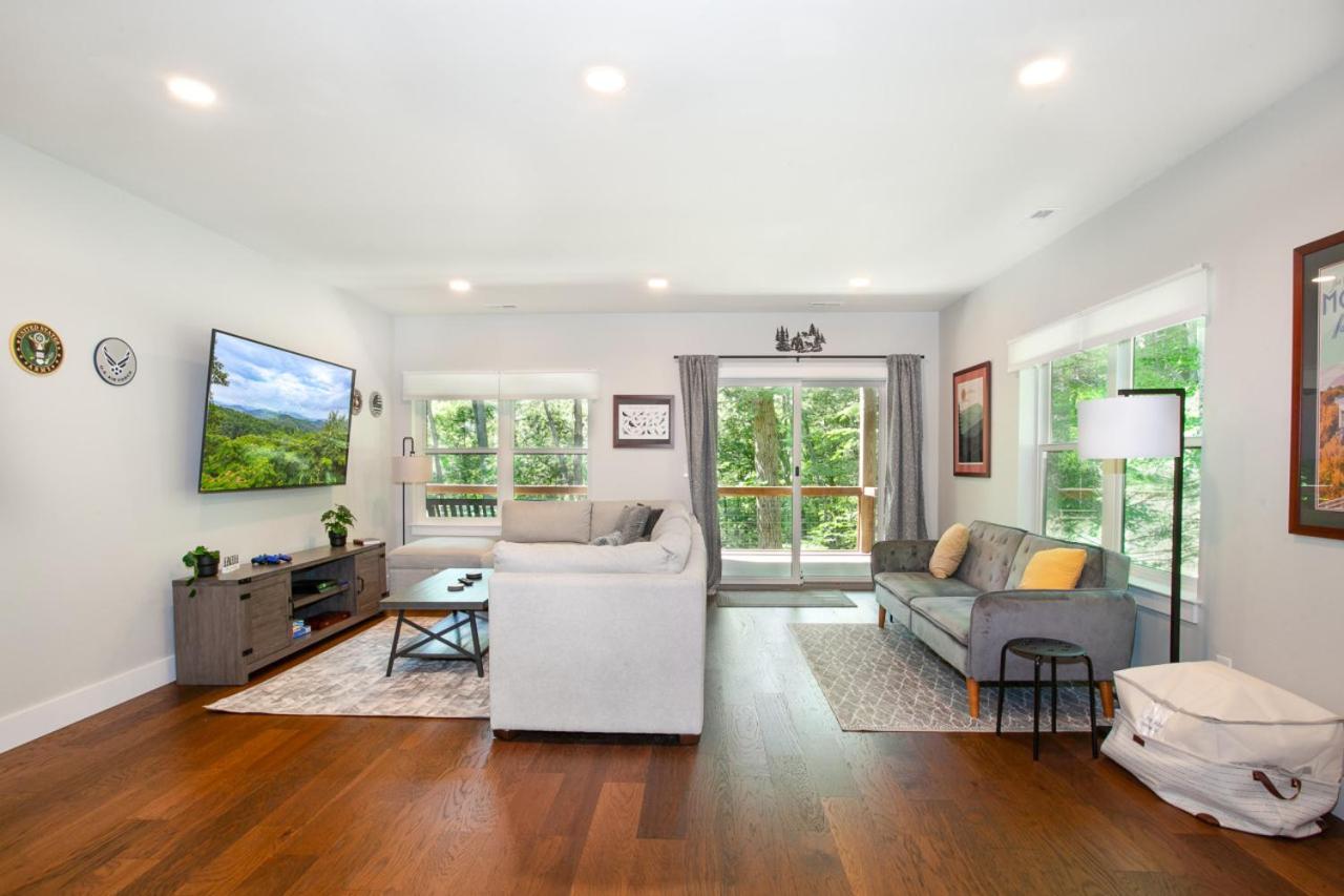 Townsend Gem: Retreat with Hot Tub & Fire Pit