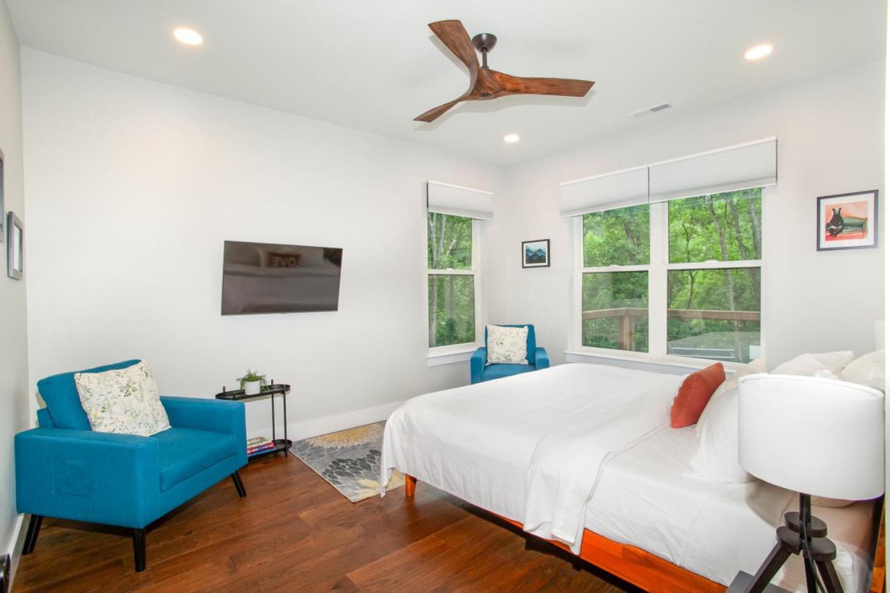 Townsend Gem: Retreat with Hot Tub & Fire Pit