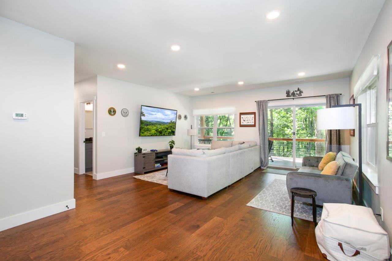 Townsend Gem: Retreat with Hot Tub & Fire Pit