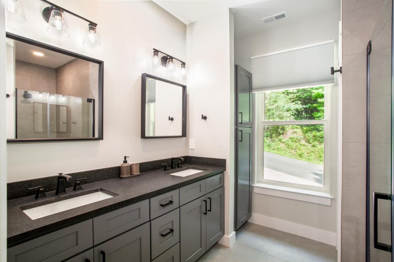 Townsend Gem: Retreat with Hot Tub & Fire Pit