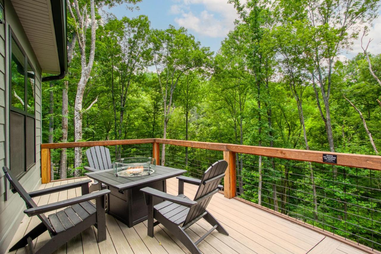 Townsend Gem: Retreat with Hot Tub & Fire Pit