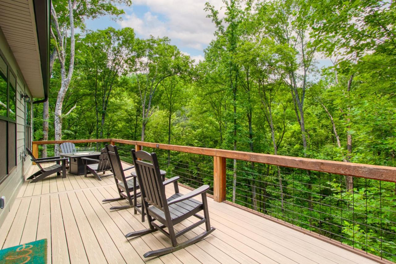 Townsend Gem: Retreat with Hot Tub & Fire Pit