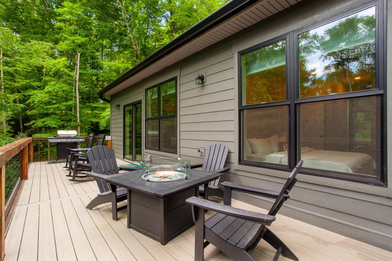 Townsend Gem: Retreat with Hot Tub & Fire Pit