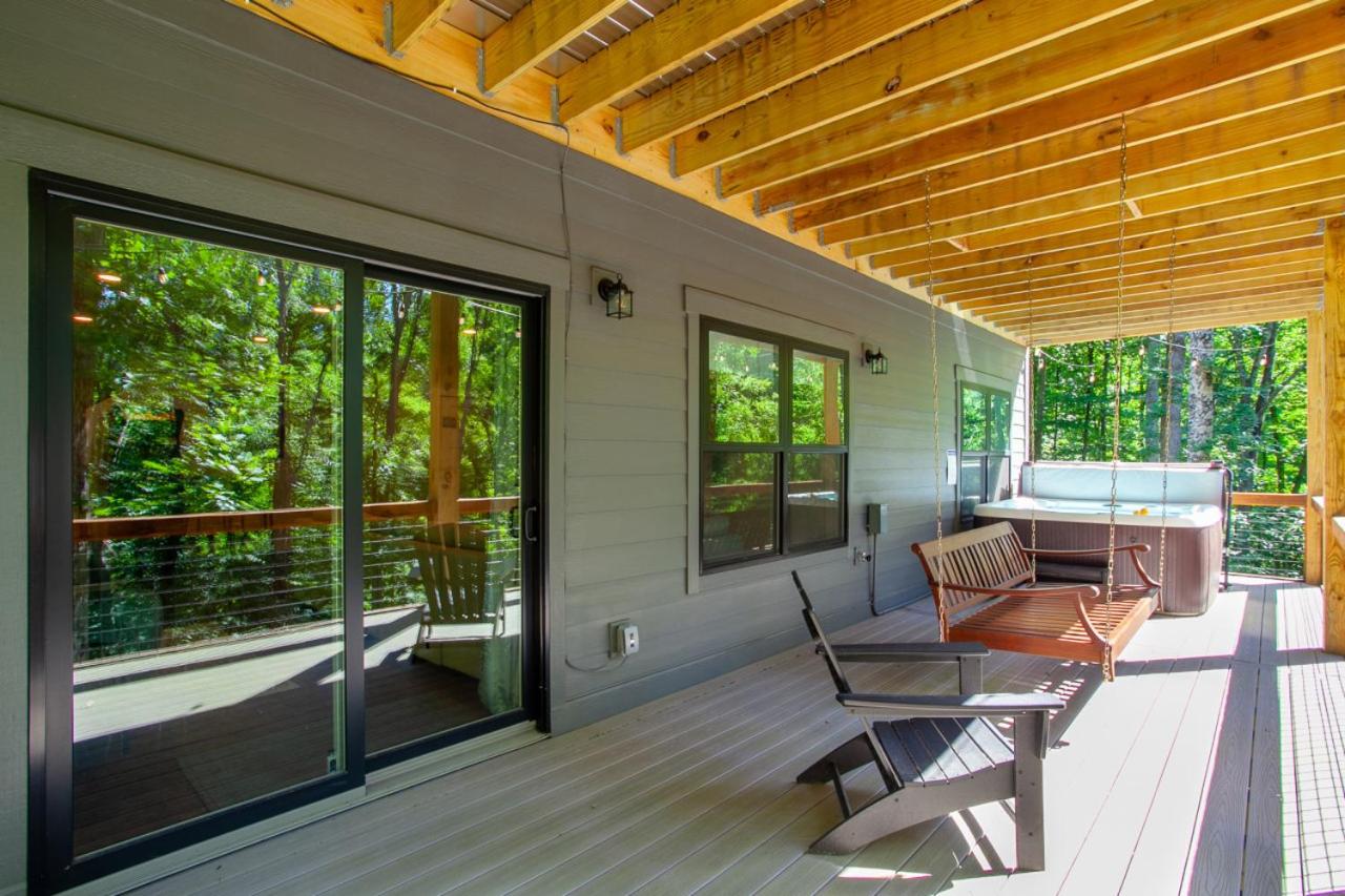 Townsend Gem: Retreat with Hot Tub & Fire Pit