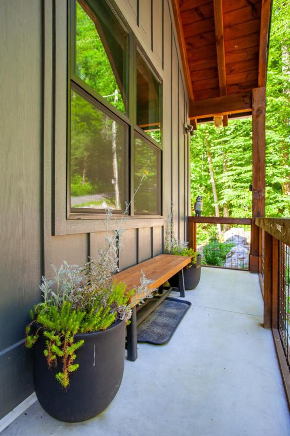 Townsend Gem: Retreat with Hot Tub & Fire Pit