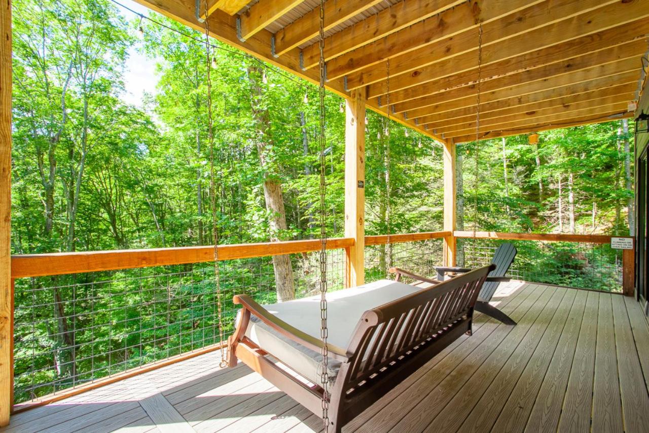 Townsend Gem: Retreat with Hot Tub & Fire Pit