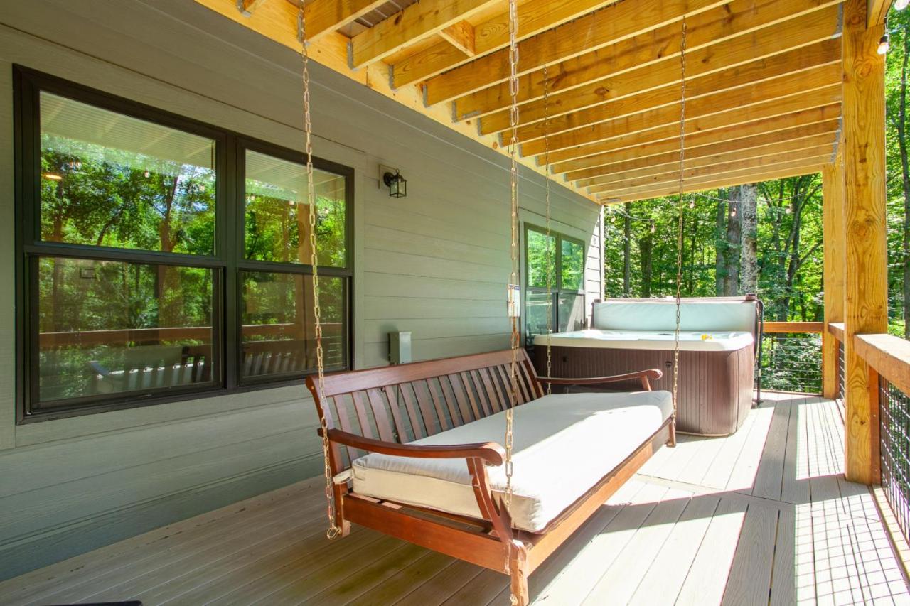 Townsend Gem: Retreat with Hot Tub & Fire Pit