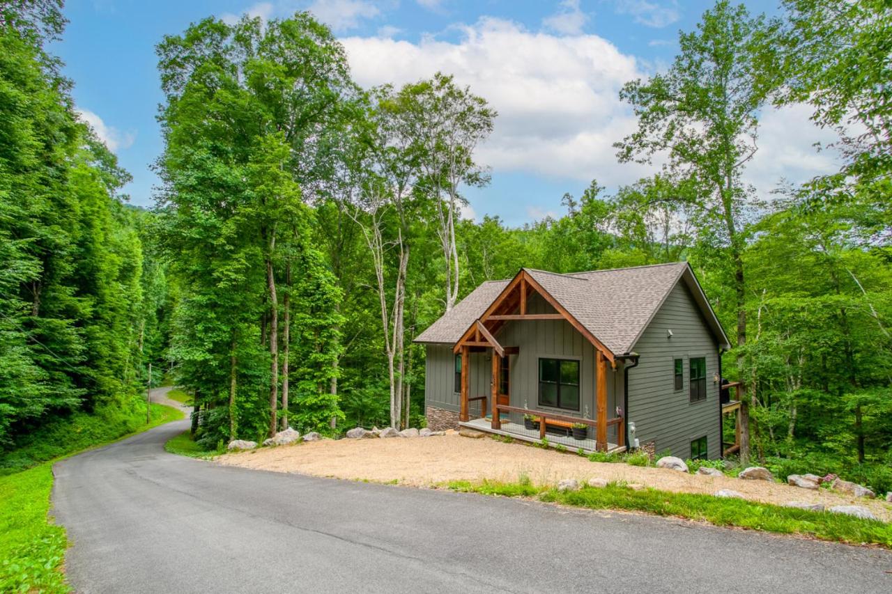 Townsend Gem: Retreat with Hot Tub & Fire Pit