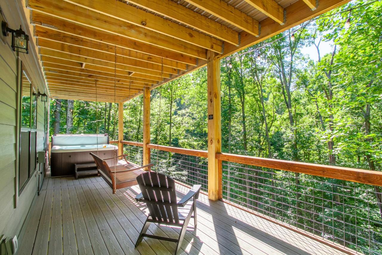 Townsend Gem: Retreat with Hot Tub & Fire Pit