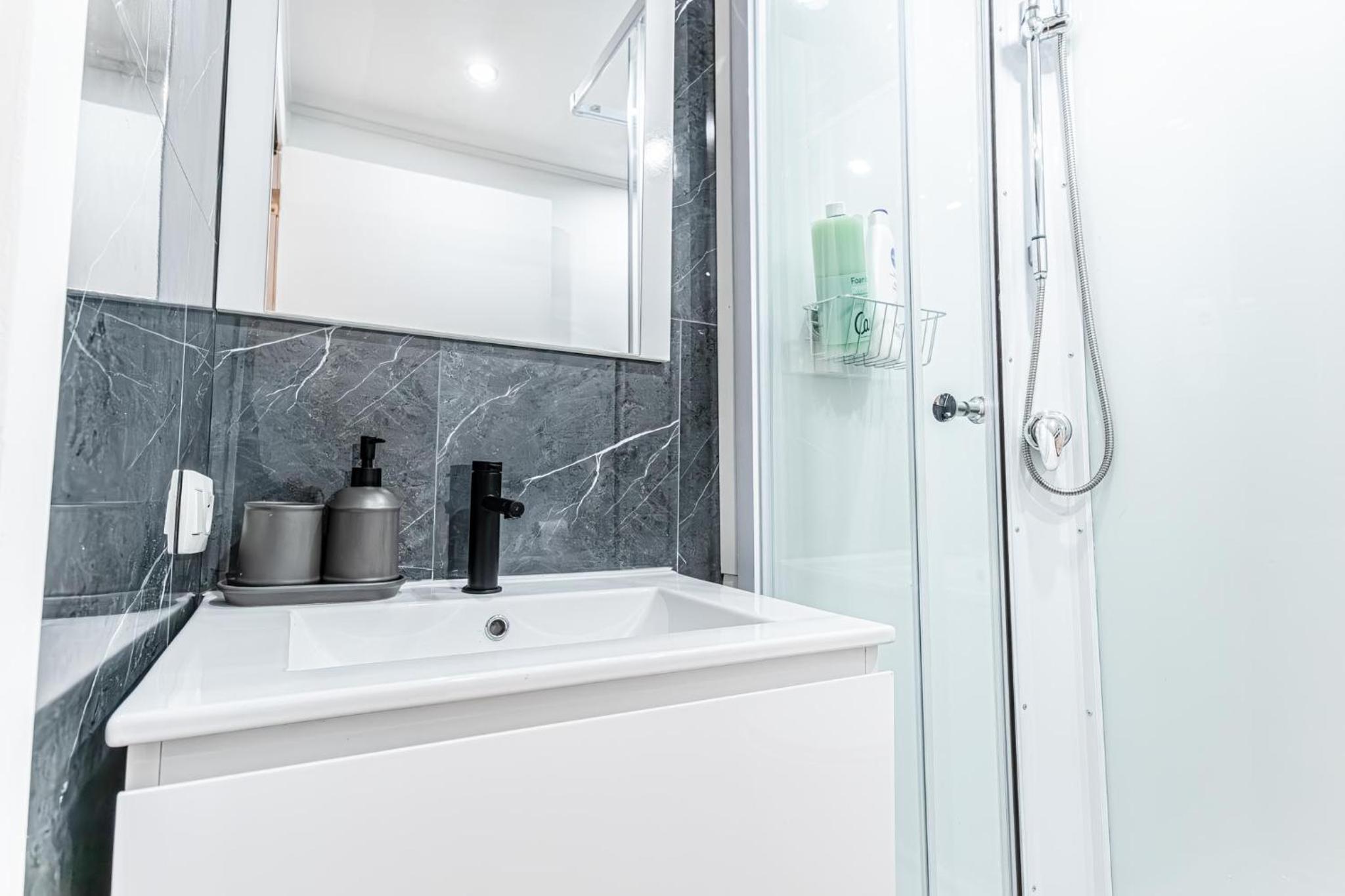 Spacious Shared 5BR Apt in the Heart of Gent