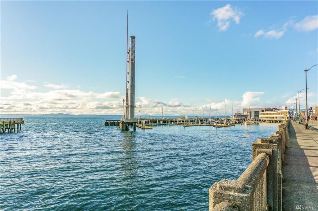 New Downtown 2 Beds, 2 Baths Waterfront Alaska 335 view 5