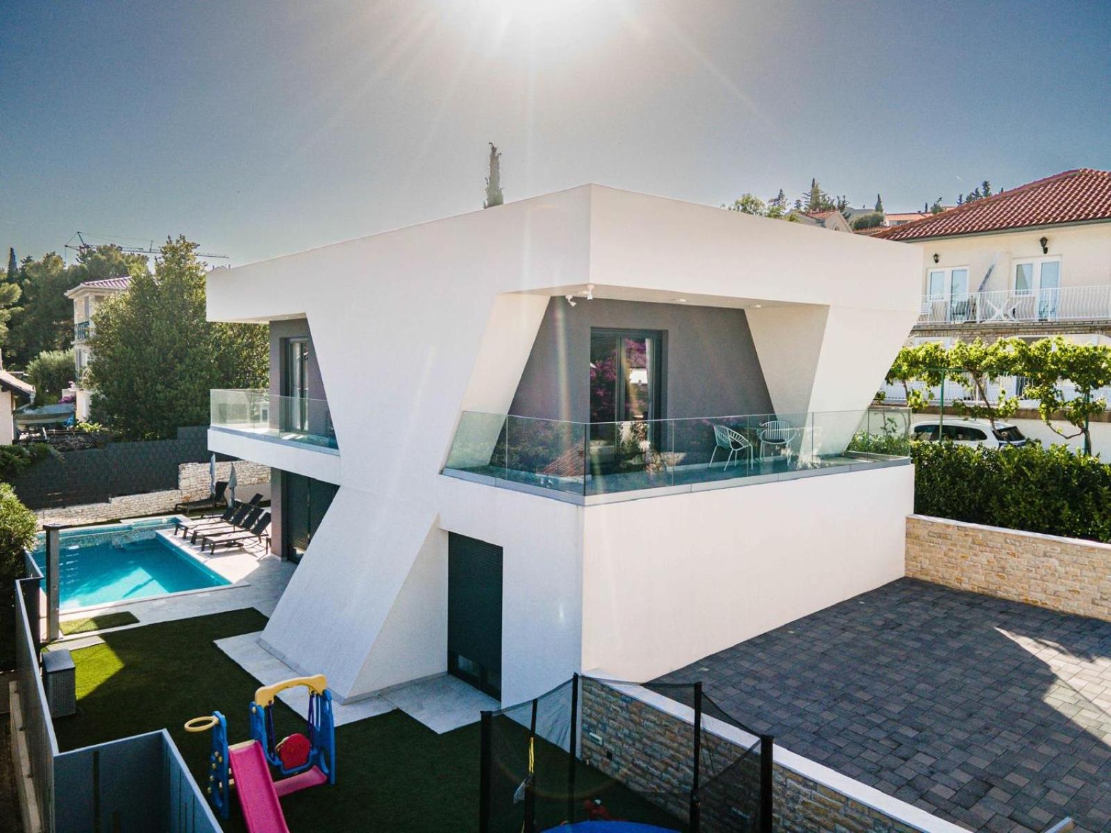 Villa Skyline- near beach and city center with heated pool view 2