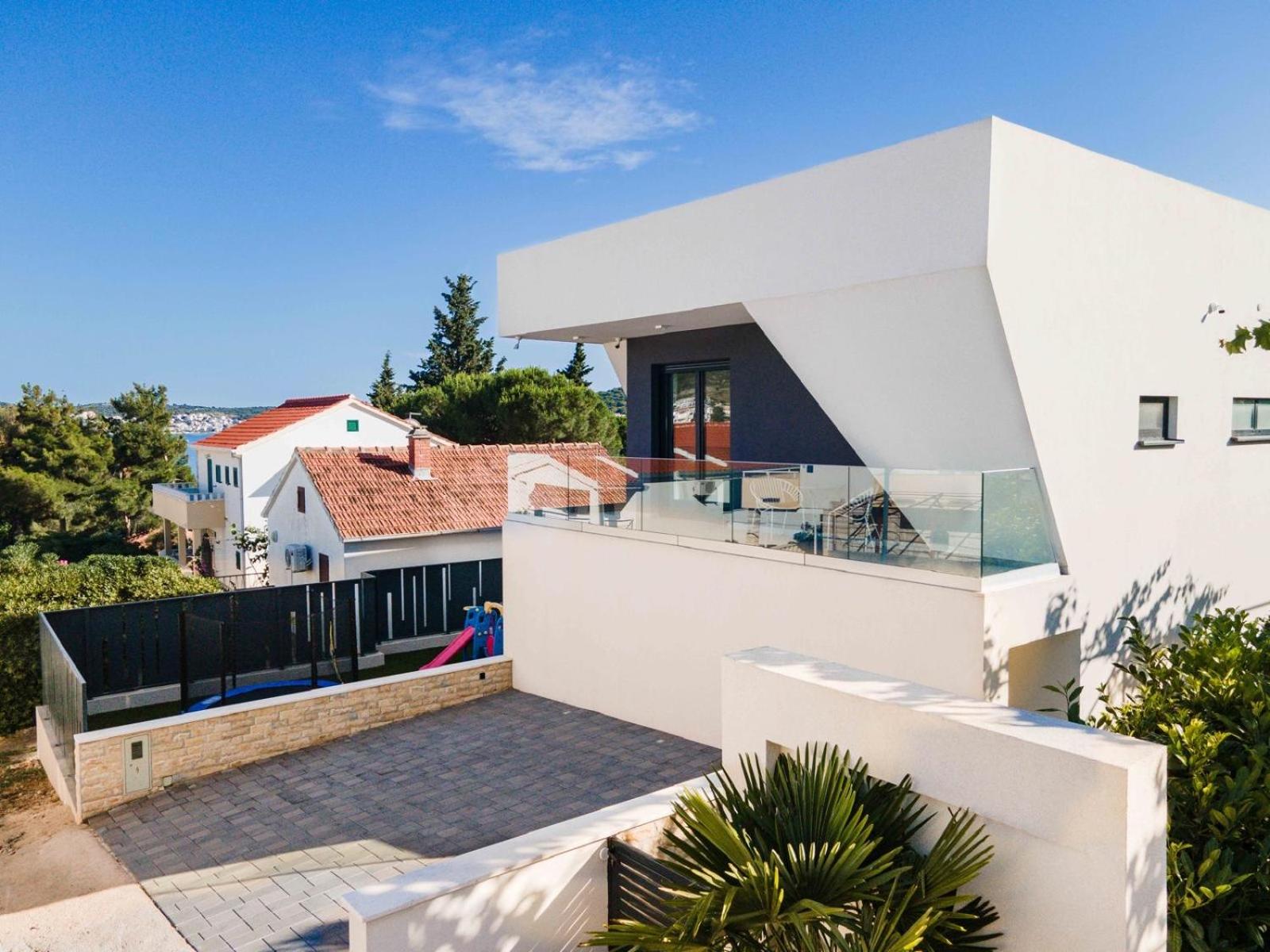 Villa Skyline- near beach and city center with heated pool view 5