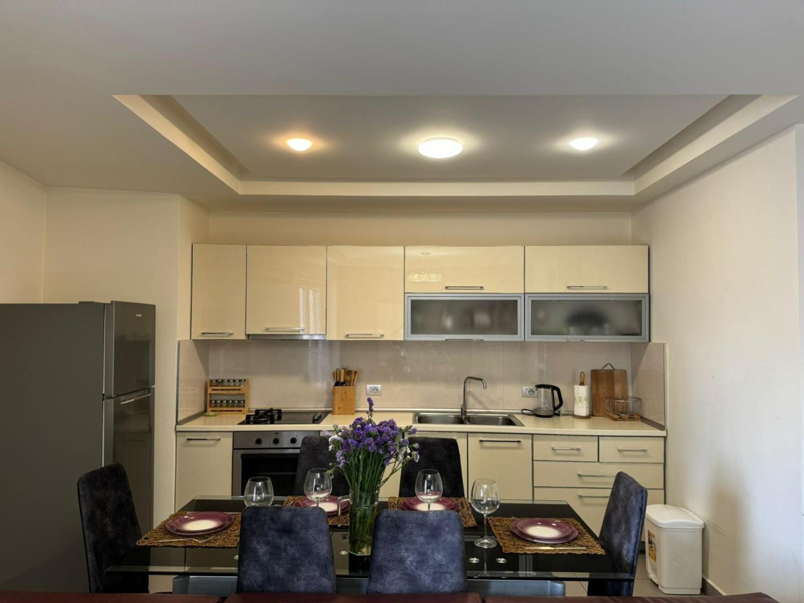Diem Apartment near Pazari i Ri