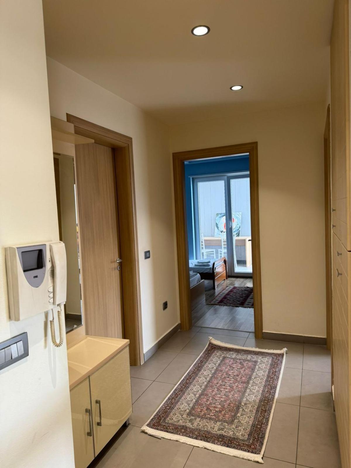 Diem Apartment near Pazari i Ri