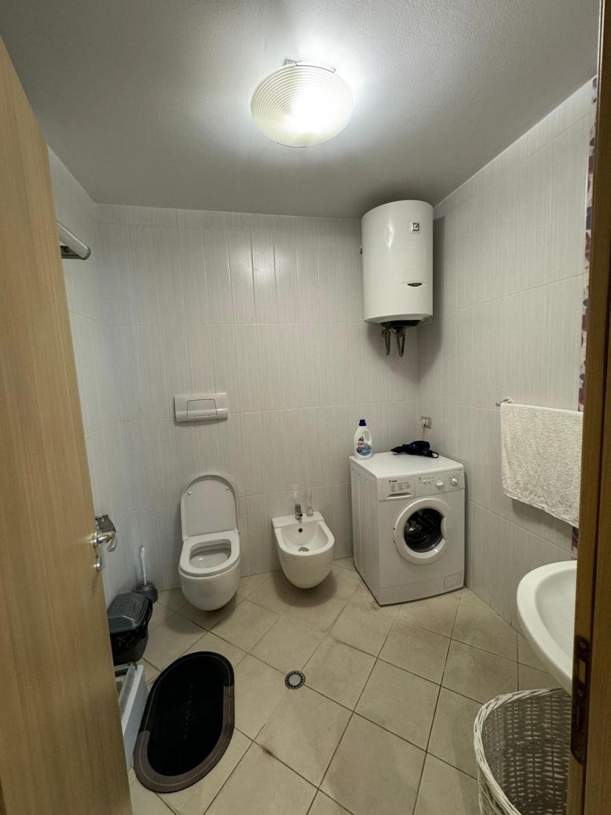 Diem Apartment near Pazari i Ri