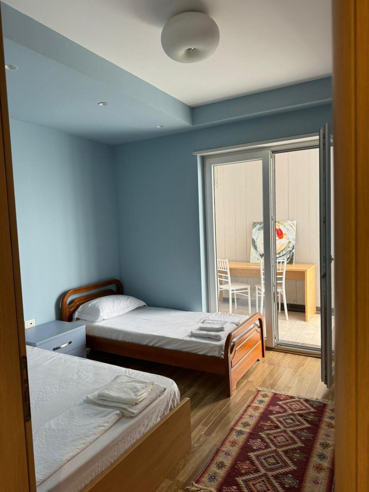 Diem Apartment near Pazari i Ri