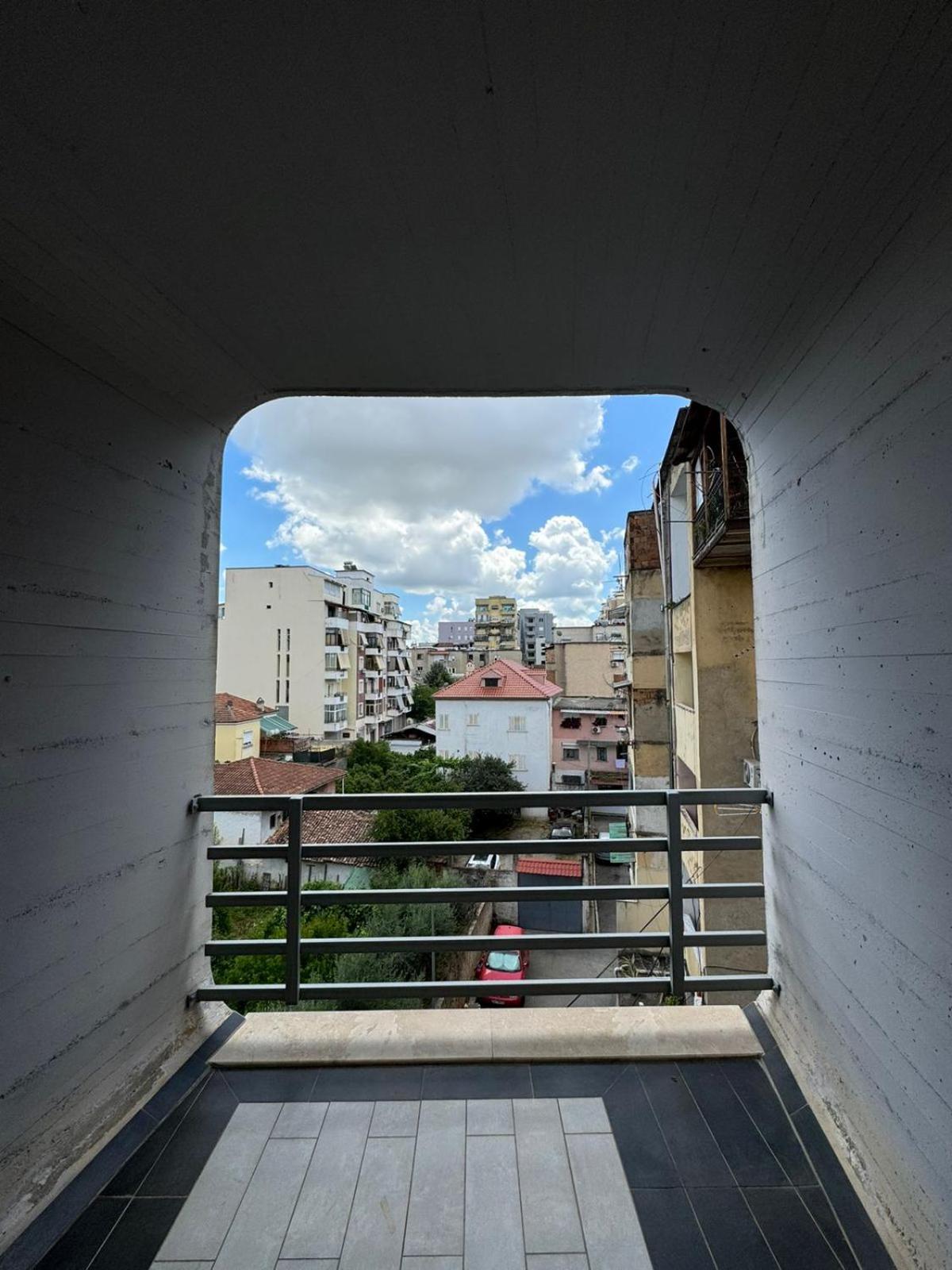 Diem Apartment near Pazari i Ri