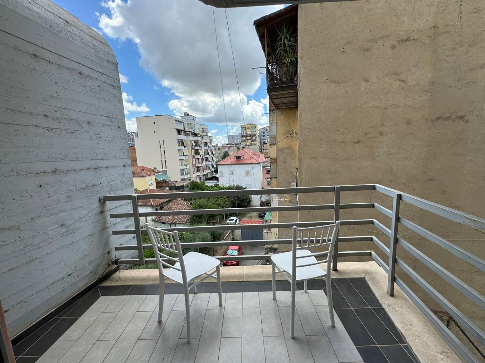 Diem Apartment near Pazari i Ri
