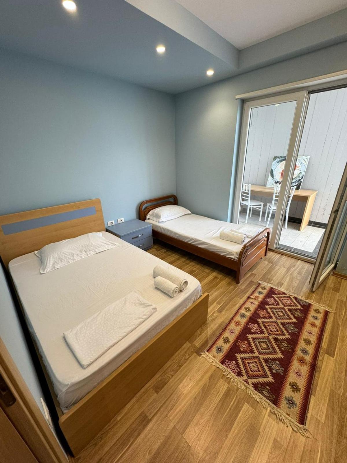 Diem Apartment near Pazari i Ri