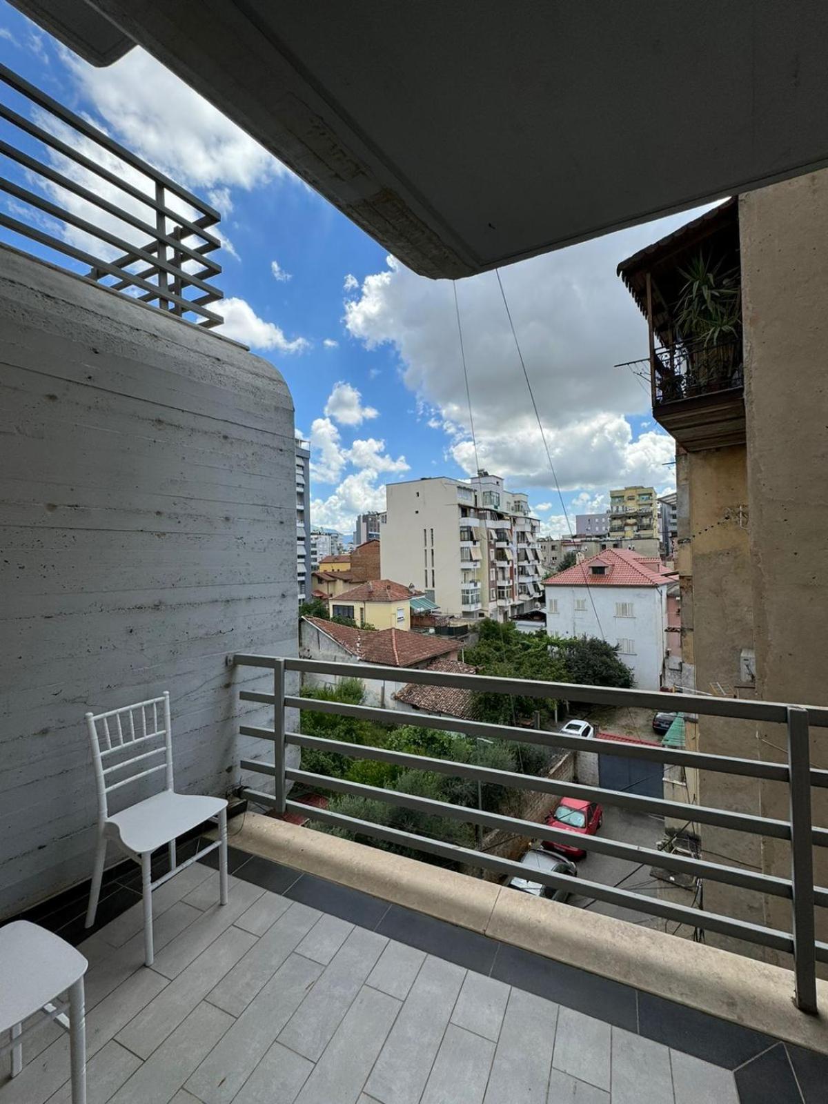 Diem Apartment near Pazari i Ri