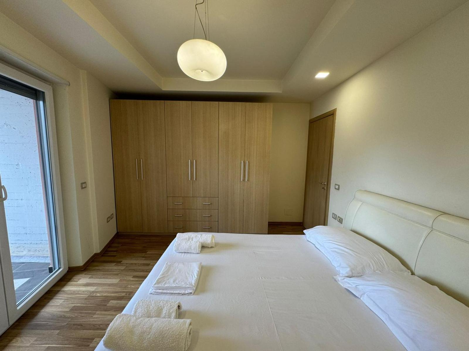Diem Apartment near Pazari i Ri
