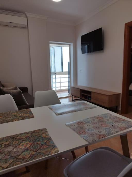 Glen's Apartament at Qerret Beach