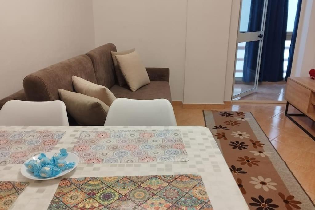 Glen's Apartament at Qerret Beach