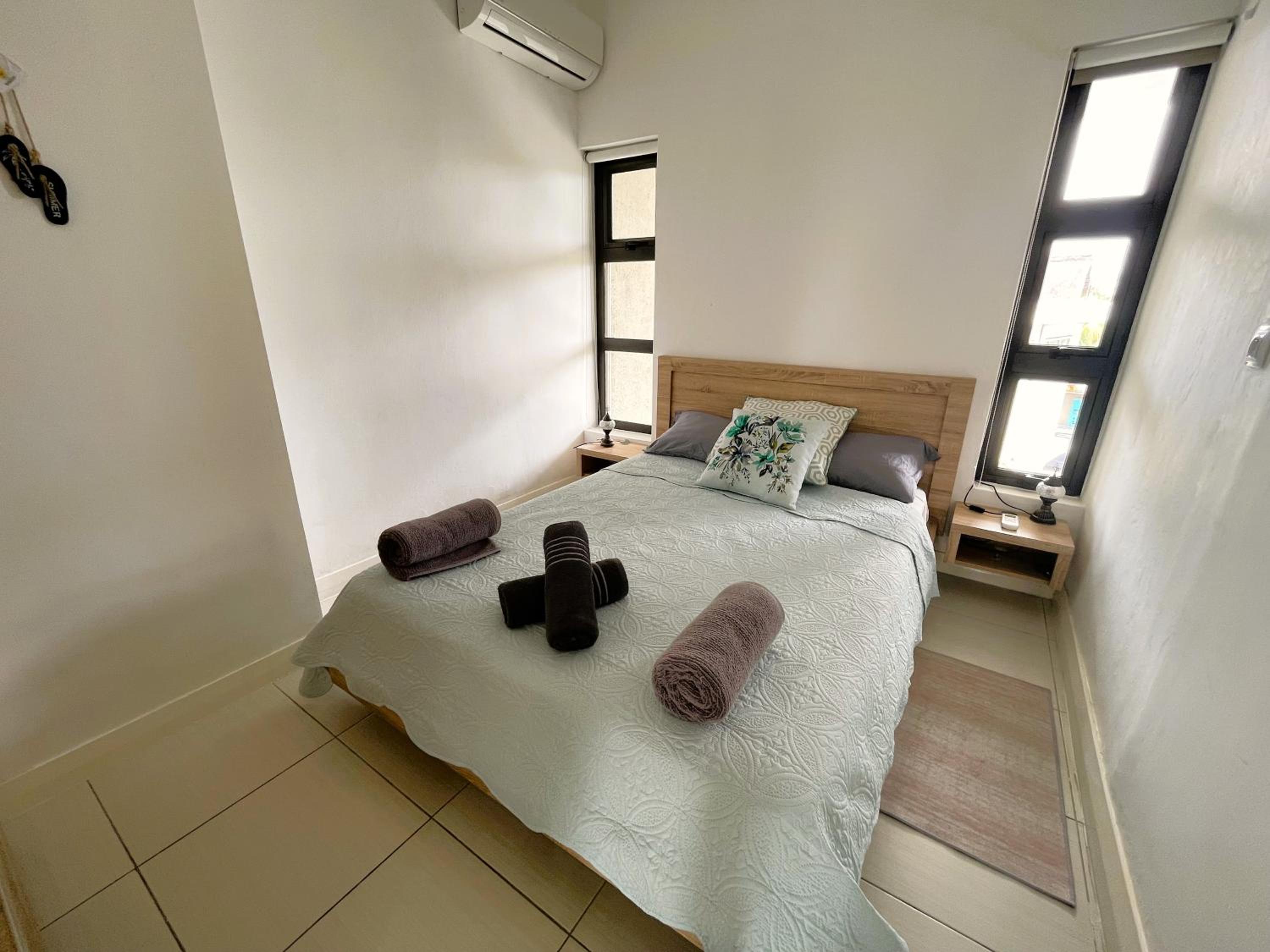 SG5 l Le Turquoise - third line building - Beachfront Residence view 5