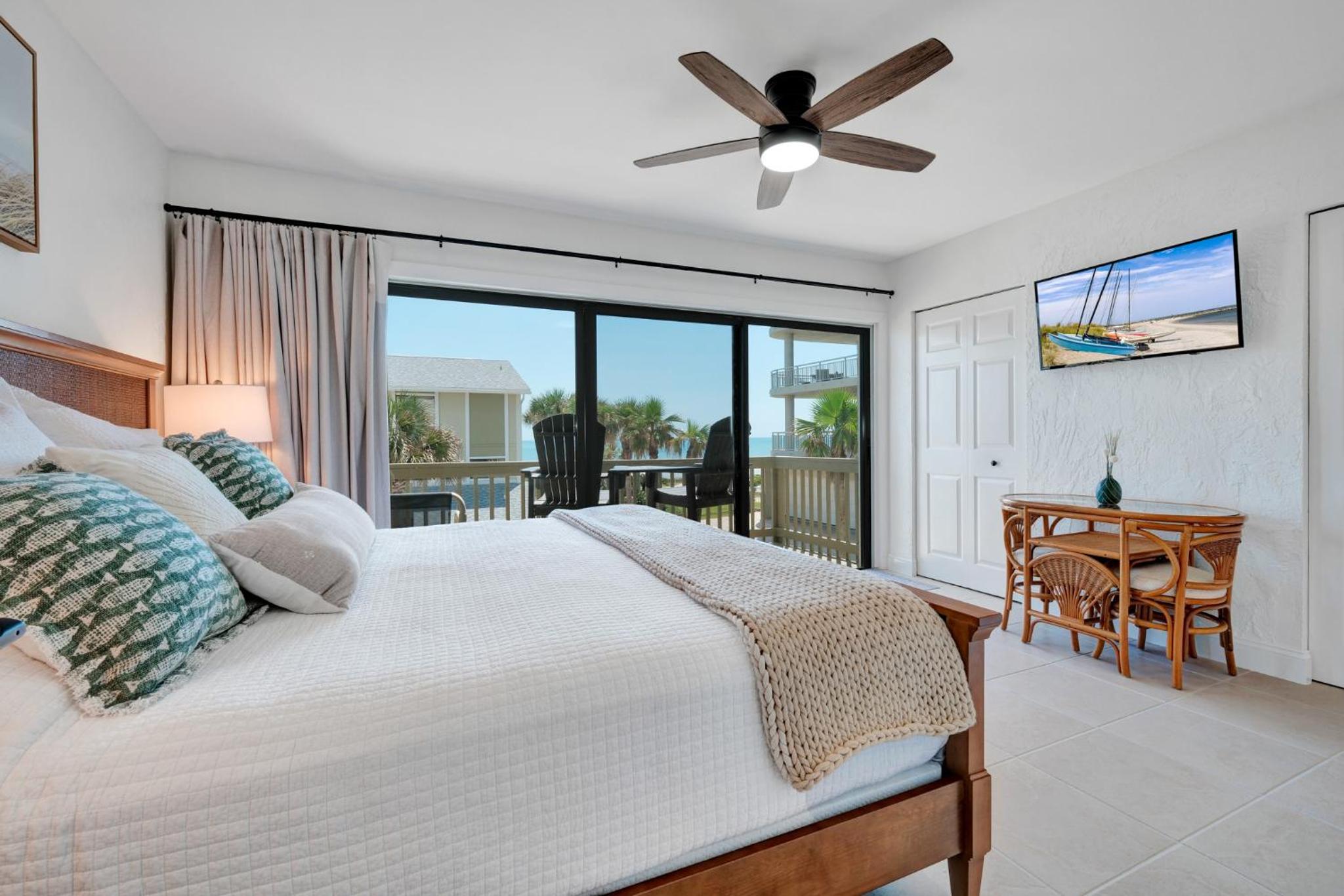 Oceanside Village Townhouse No Drive New Smyrna Beach, Private Ground Floor Patio w Grill