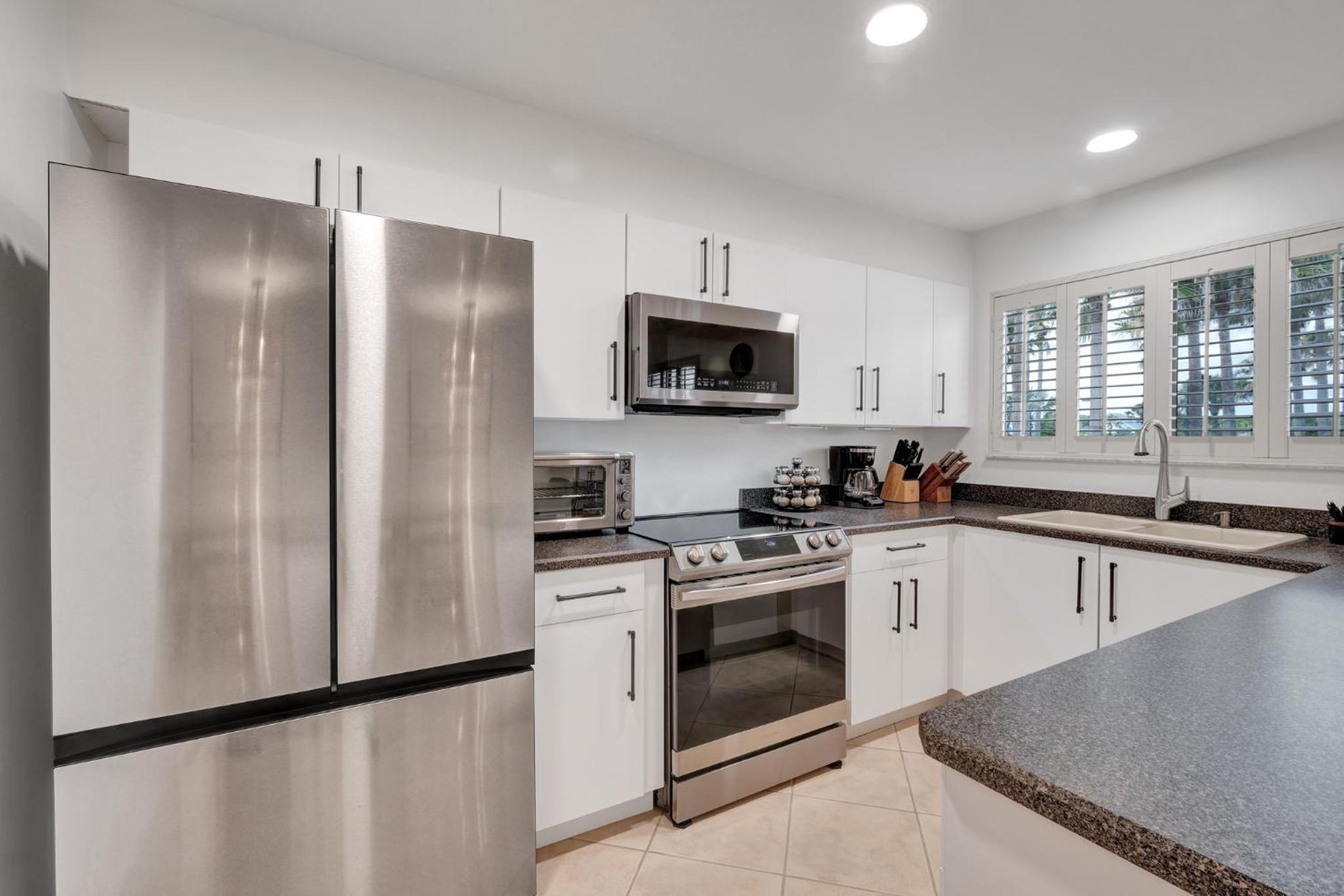 Oceanside Village Townhouse No Drive New Smyrna Beach, Private Ground Floor Patio w Grill