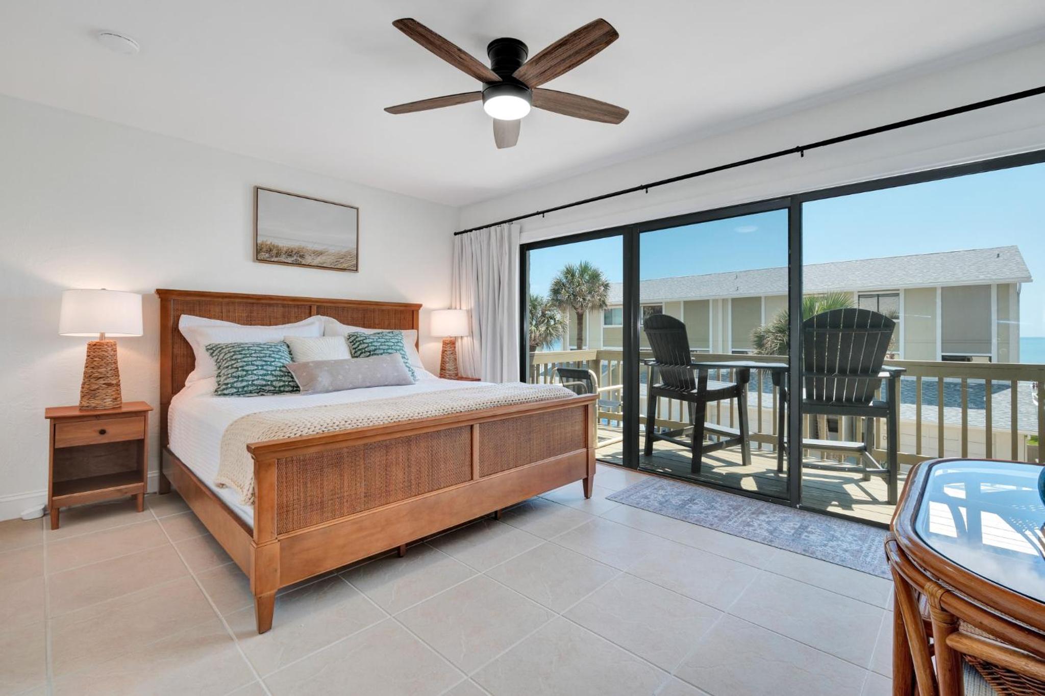 Oceanside Village Townhouse No Drive New Smyrna Beach, Private Ground Floor Patio w Grill