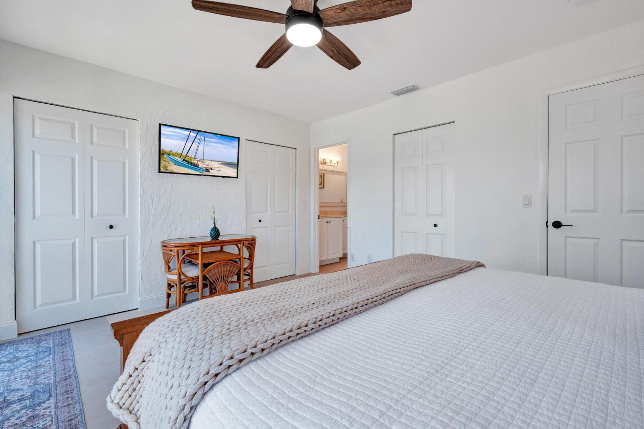 Oceanside Village Townhouse No Drive New Smyrna Beach, Private Ground Floor Patio w Grill