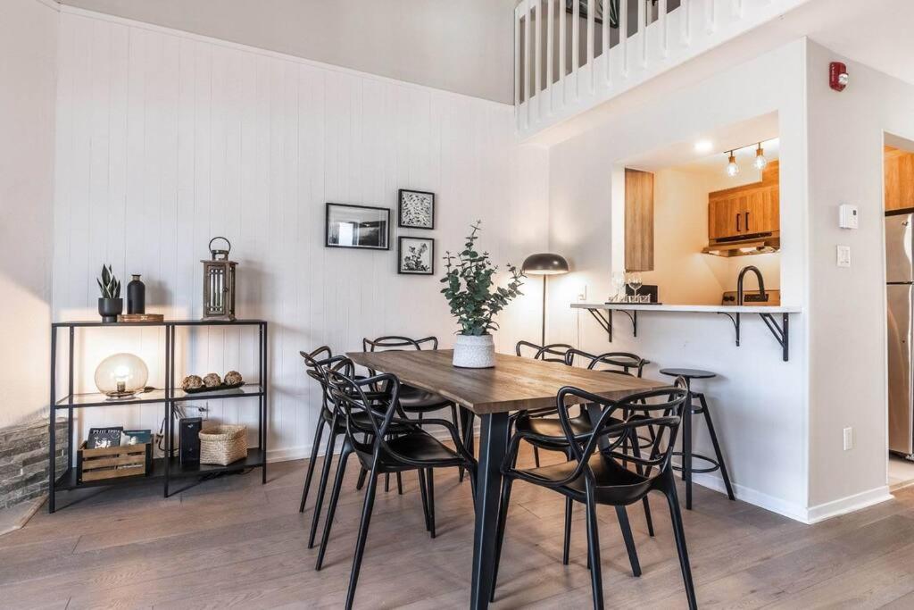 Bright & Modern Lac Tremblant Condo with Views
