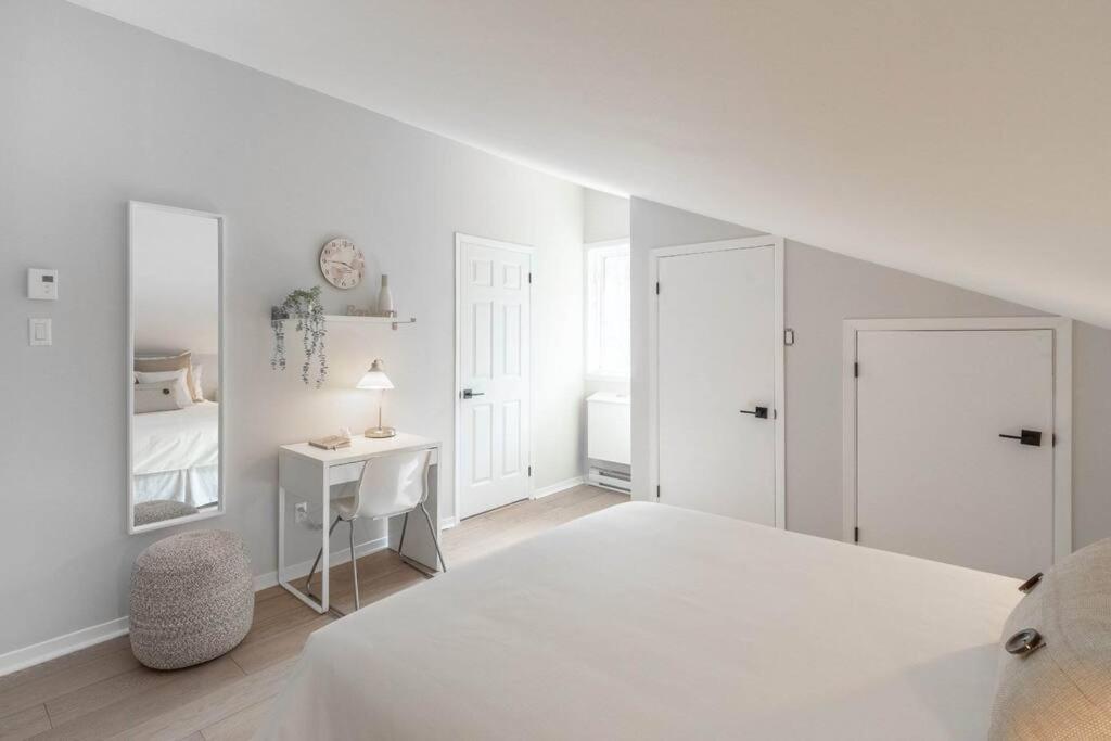 Bright & Modern Lac Tremblant Condo with Views