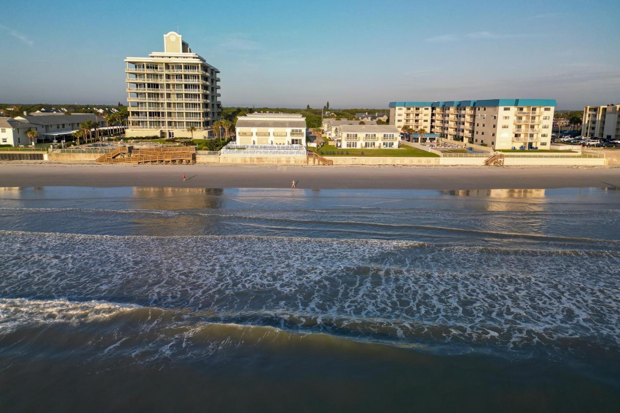 Oceanside Village Townhouse No Drive New Smyrna Beach, Private Ground Floor Patio w Grill