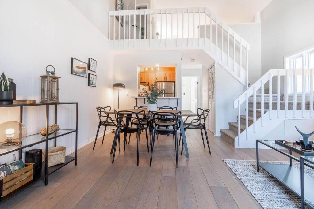 Bright & Modern Lac Tremblant Condo with Views