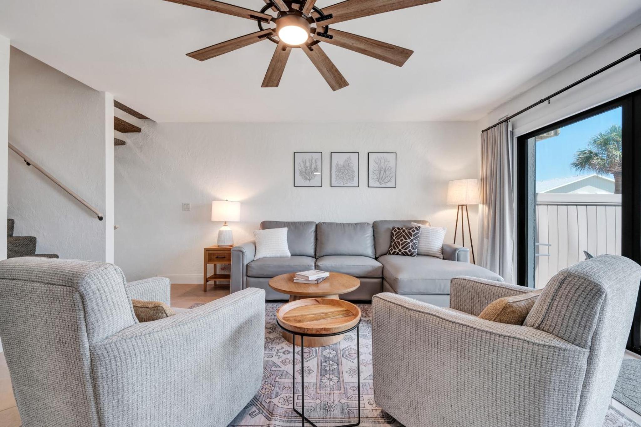 Oceanside Village Townhouse No Drive New Smyrna Beach, Private Ground Floor Patio w Grill