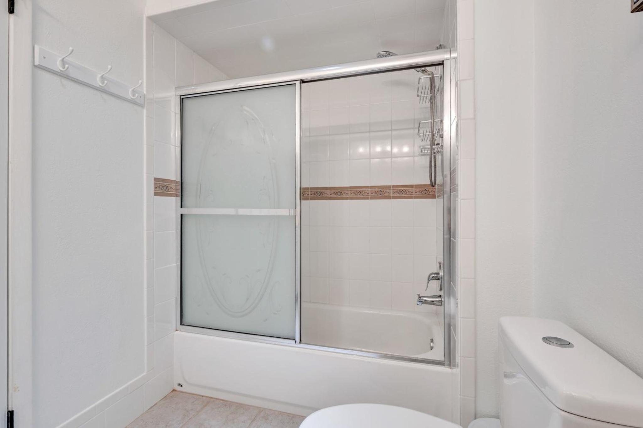 Oceanside Village Townhouse No Drive New Smyrna Beach, Private Ground Floor Patio w Grill