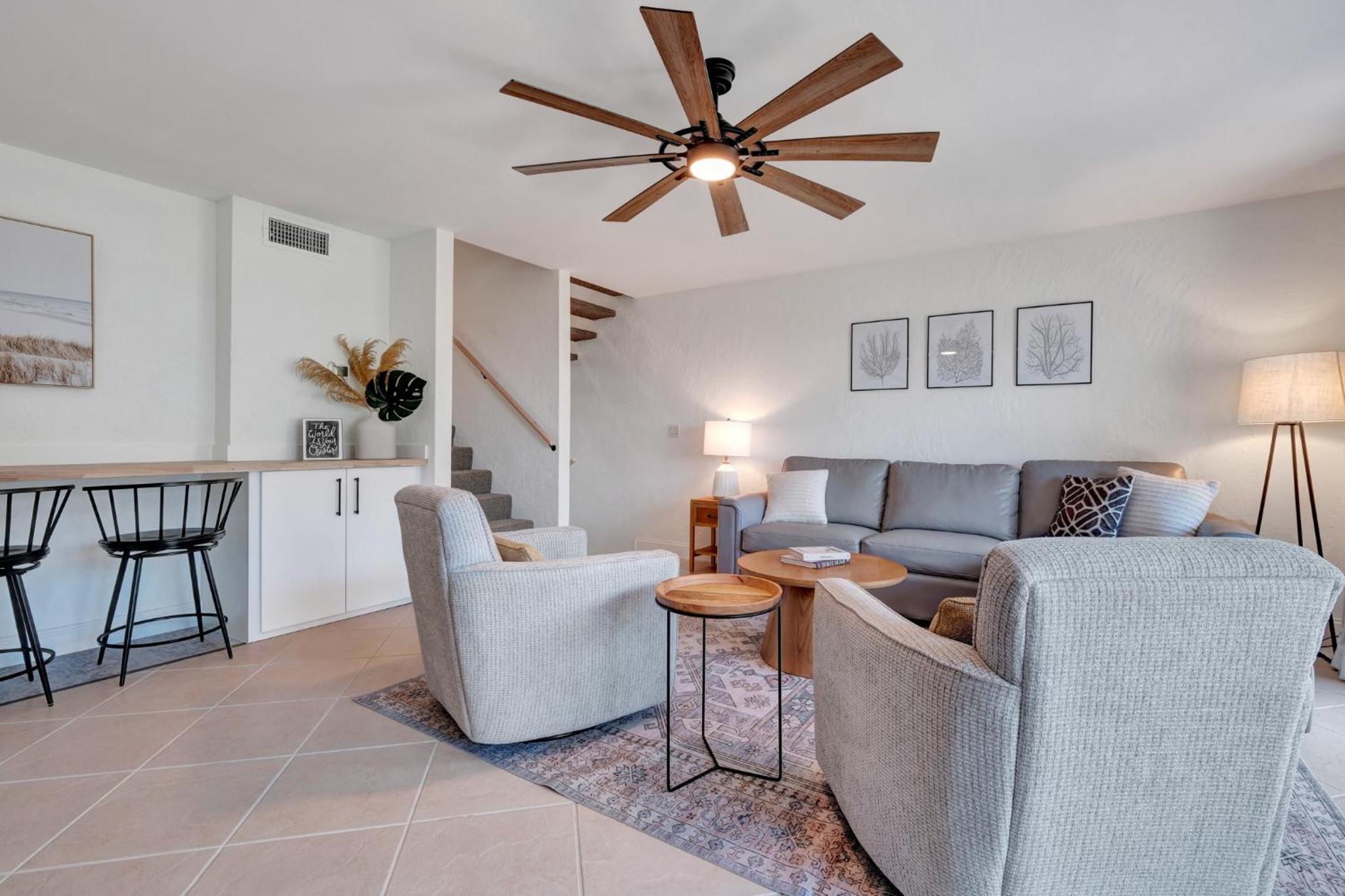 Oceanside Village Townhouse No Drive New Smyrna Beach, Private Ground Floor Patio w Grill