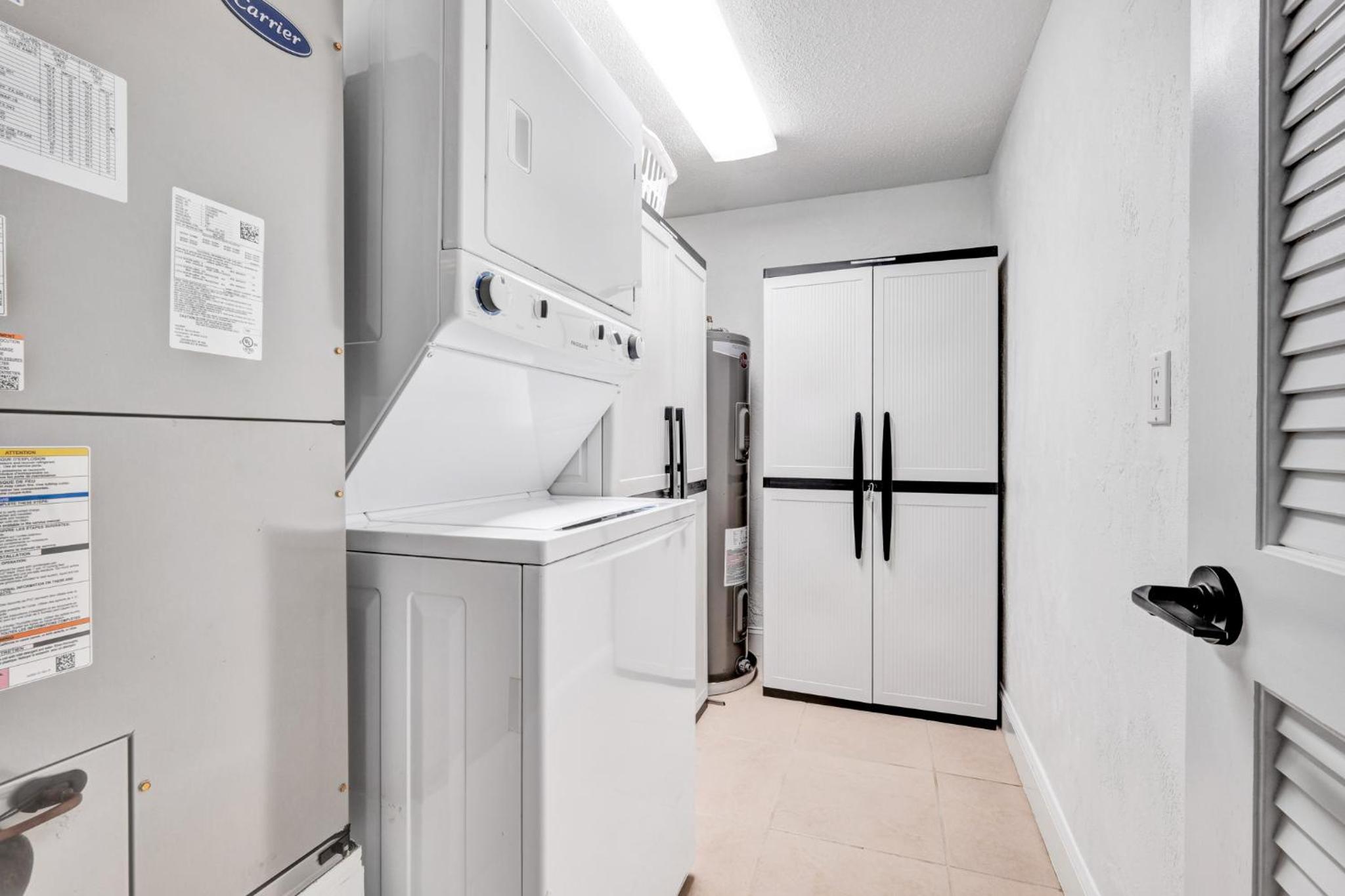 Oceanside Village Townhouse No Drive New Smyrna Beach, Private Ground Floor Patio w Grill