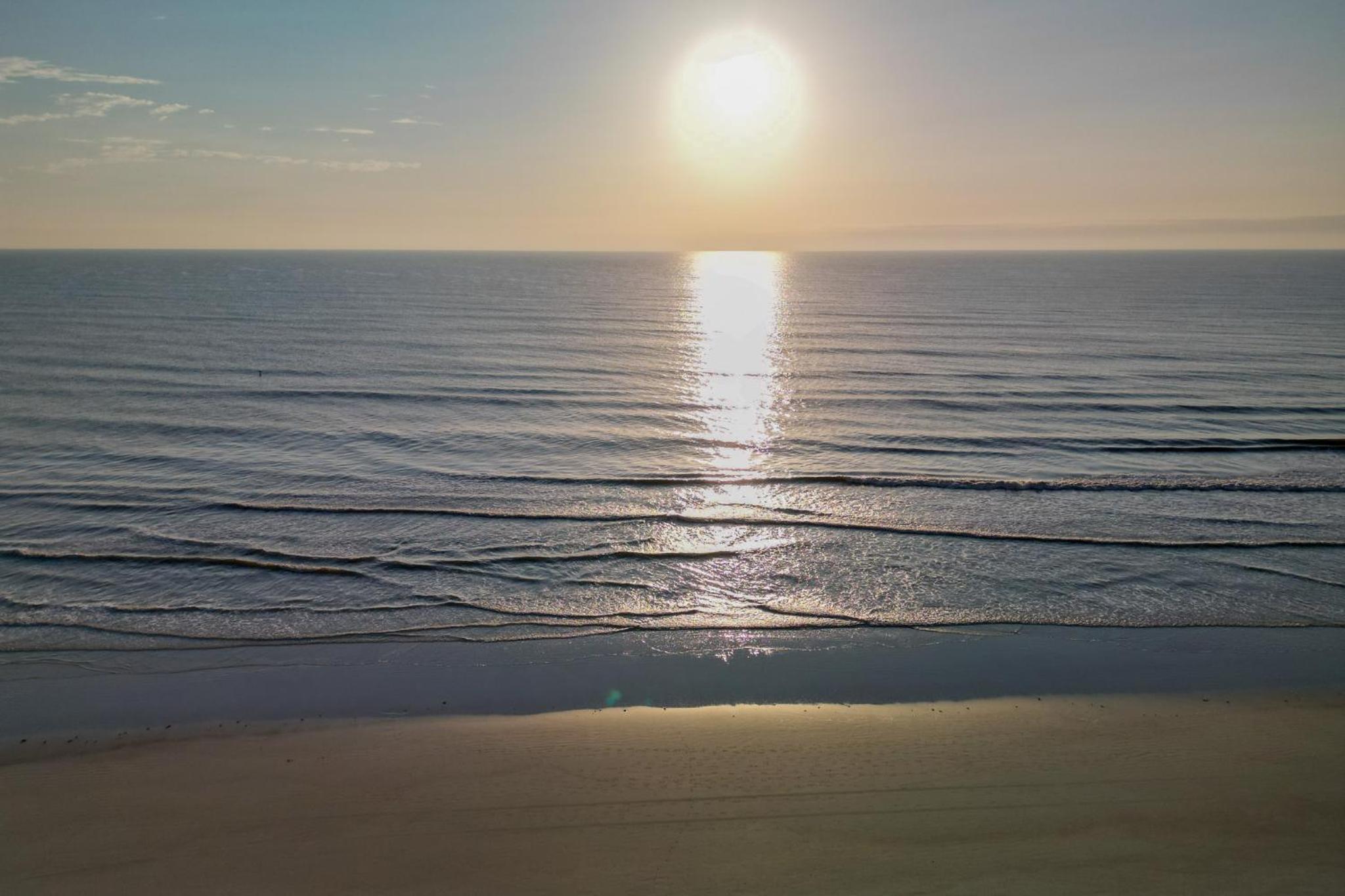 Oceanside Village Townhouse No Drive New Smyrna Beach, Private Ground Floor Patio w Grill