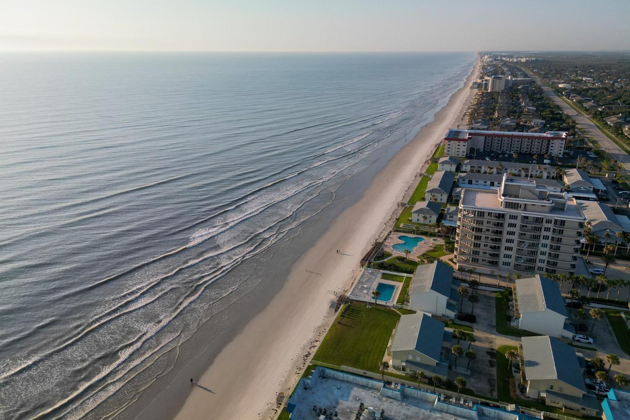 Oceanside Village Townhouse No Drive New Smyrna Beach, Private Ground Floor Patio w Grill