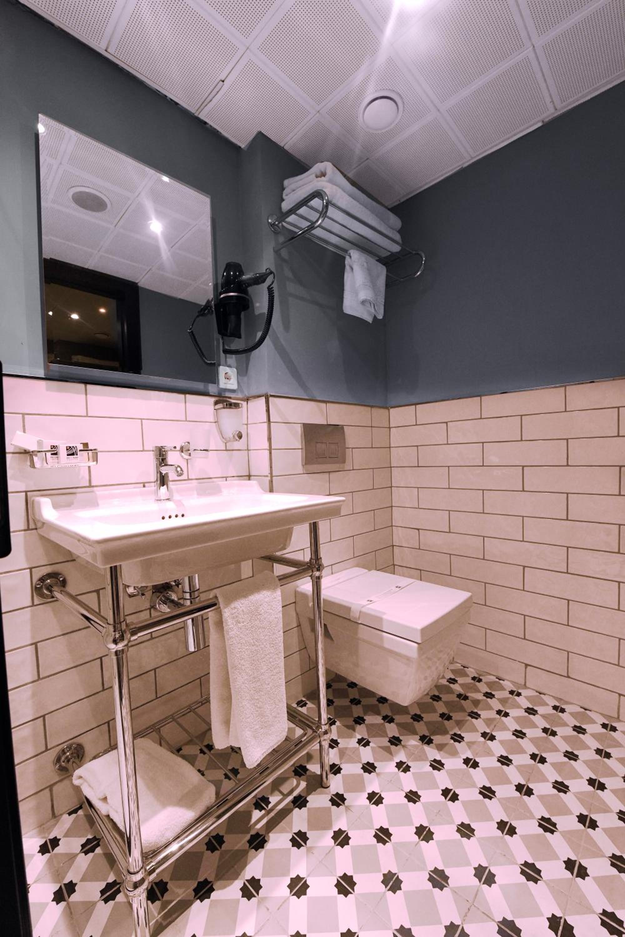 Inncity Hotel Nisantasi - Image 33